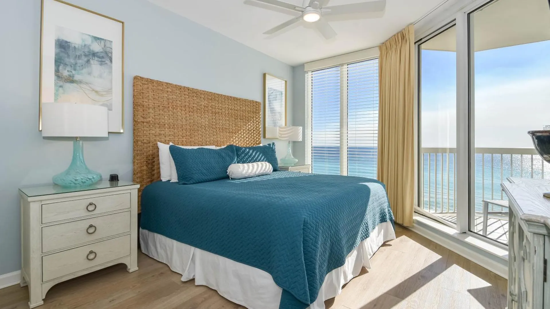 Silver Beach Towers W702 دستين